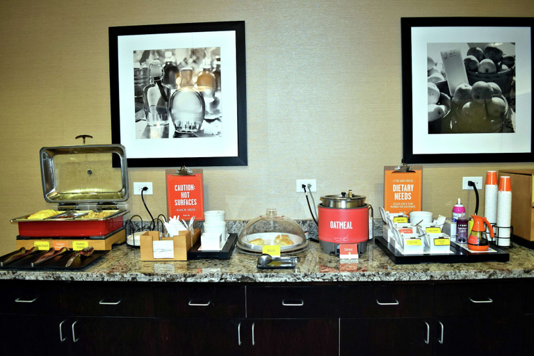 Food & Drinks 5, Hampton Inn Saskatoon South, Division No. 11