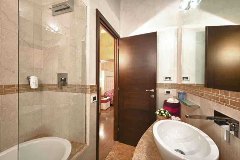 Bathroom 3, Relais Maddalena, Rome
