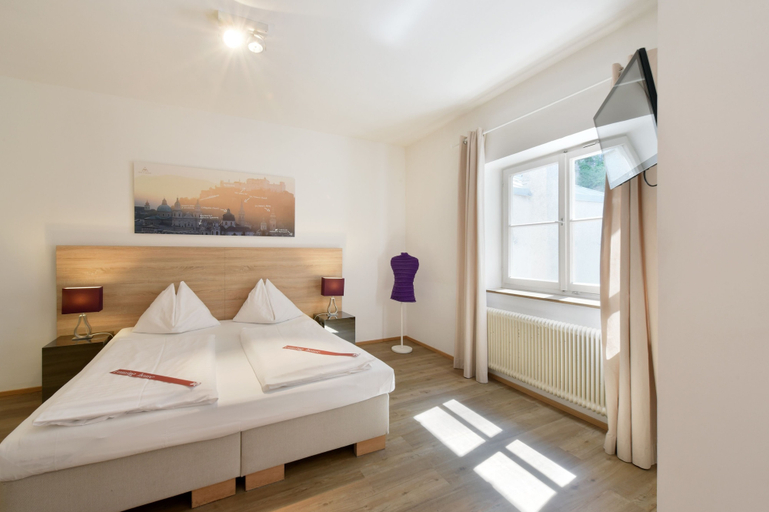 Bedroom 3, Hotel Krone 1512, Salzburg