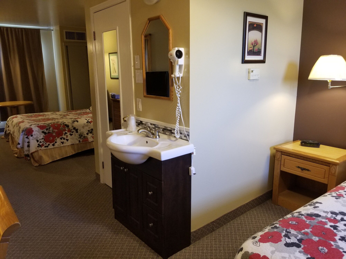 Bathroom 5, Knights Inn Woodstock, Carleton