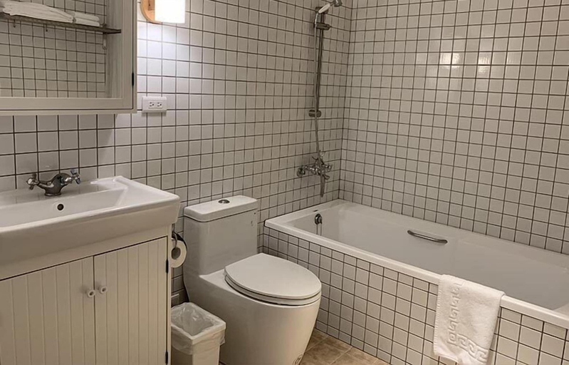 Bathroom 3, American Village Resort, Taipei City