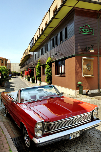 Exterior & Views