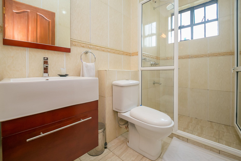 Bathroom 5, Meltonia Luxury Suites, Kibra