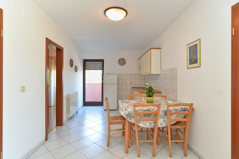 Others 5, Apartment 794, Pula