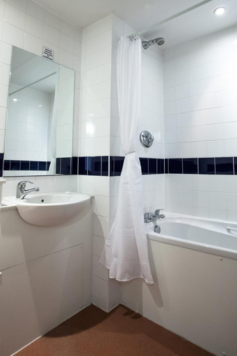 Bathroom 3, The Metropole Hotel, Blackpool