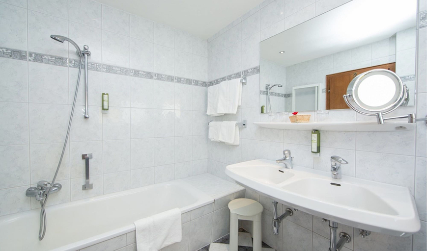 Bathroom 5, Bergers Sporthotel, Zell am See