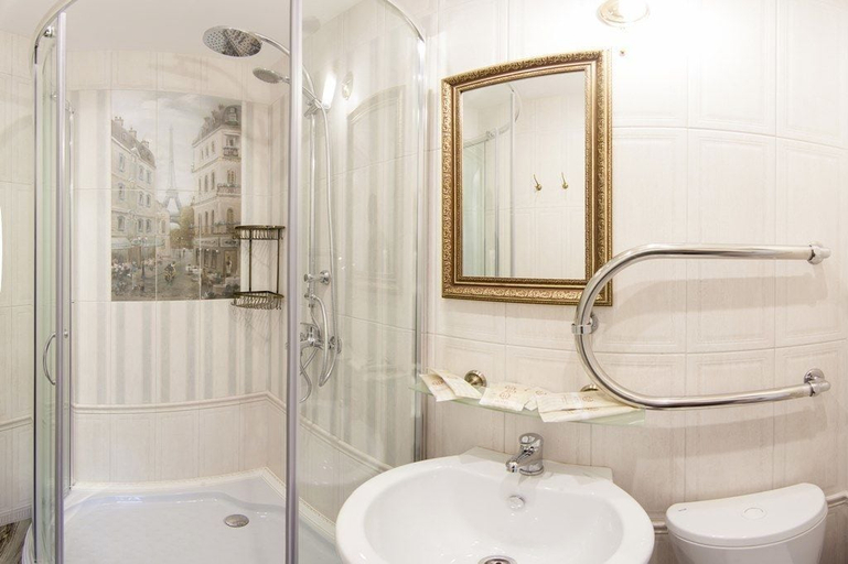Bathroom 4, GRAND on Bolshoy, Sankt-Peterburg gorsovet