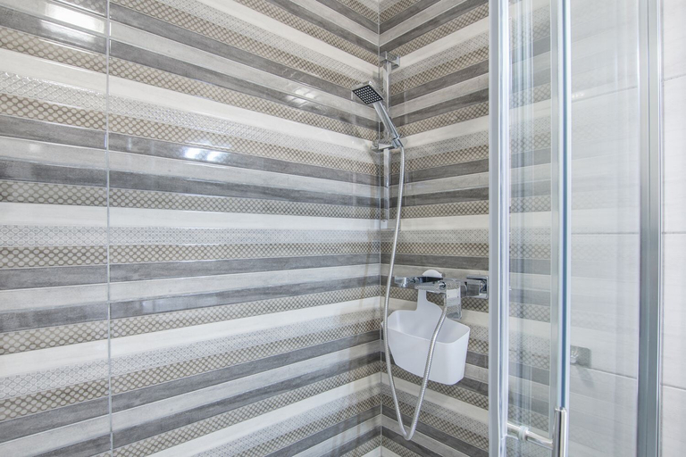Bathroom 3, Apartment 1709, Umag