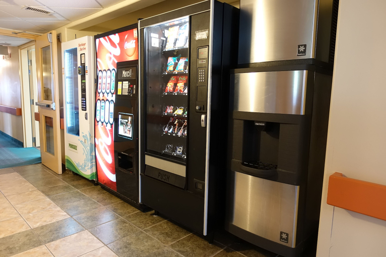 Food & Drinks 5, Super 8 by Wyndham Caraquet, Gloucester