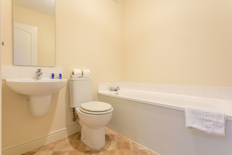 Bathroom 4, Elliot Suite No15 – Donnini Apartments, South Ayrshire