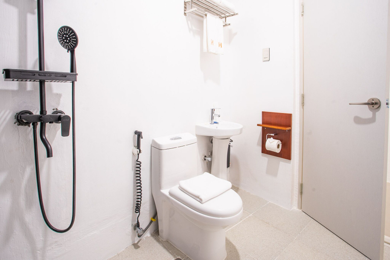 Bathroom 4, H Boutique Hotel, Angeles City