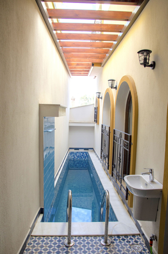 Indoor pool, Kasbah Shirin, Selçuk