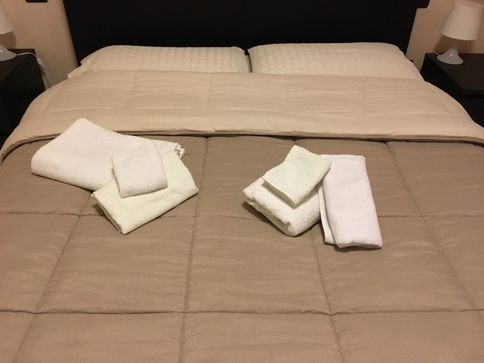 Bedroom 3, B&B Piazza Kolbe, Bari