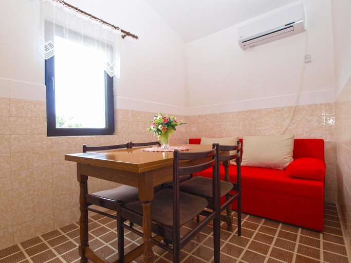 Others 4, Apartment 1408, Medulin