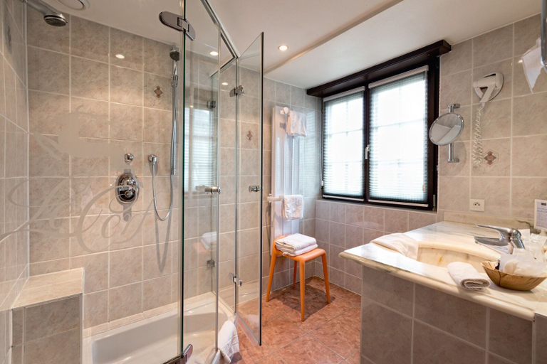 Bathroom 3, Hotel Restaurant & Spa - Le Cerf, Bas-Rhin