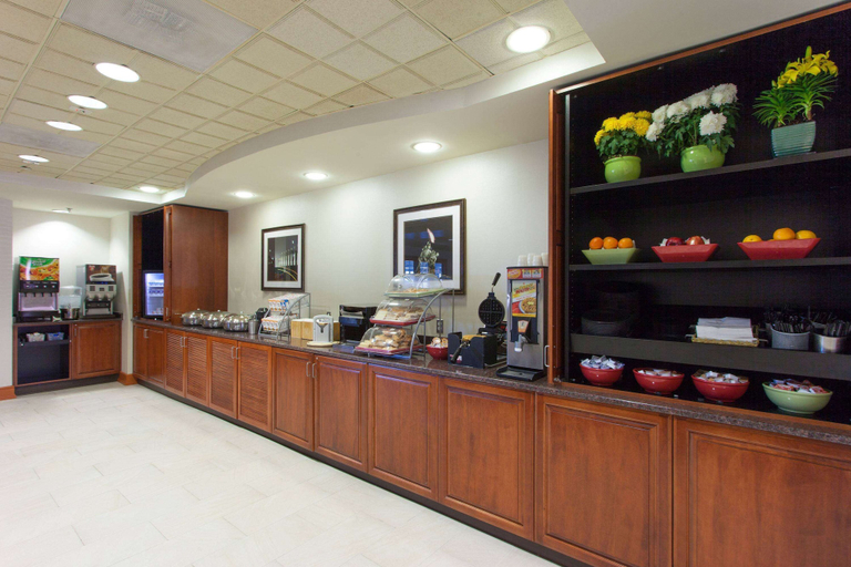 Food & Drinks 5, Wingate by Wyndham Chantilly / Dulles Airport, Fairfax