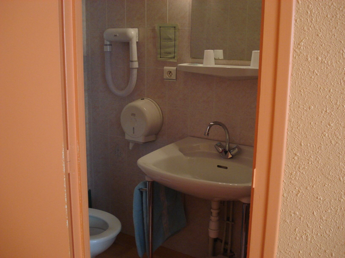 Bathroom 5, La Baraque de Chastel, Lozère