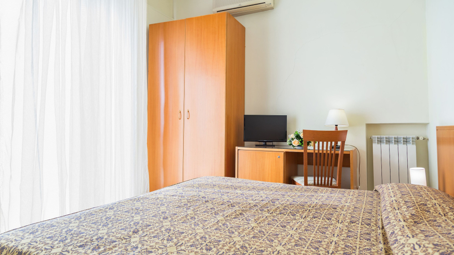 Bedroom 3, Hotel Holidays, Napoli