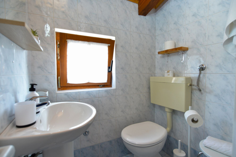 Bathroom 3, Apartments Maria 1021, Vodnjan