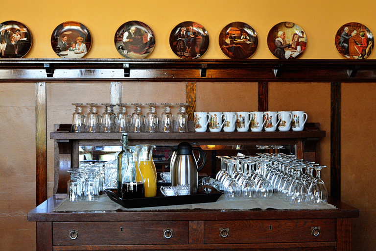 Food & Drinks 5, Iron Horse Inn, Hood