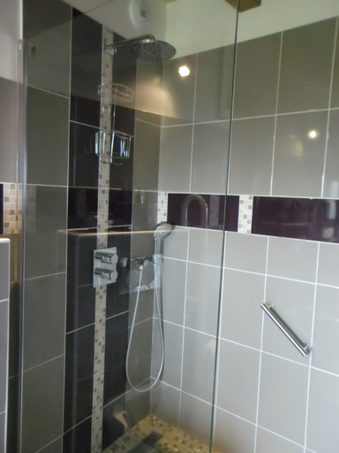 Bathroom 5, Bergerie de Lagarrigue, Lot