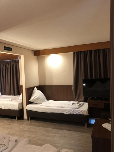 Bedroom 4, Hotel & Restaurant Poseidon, Bayreuth
