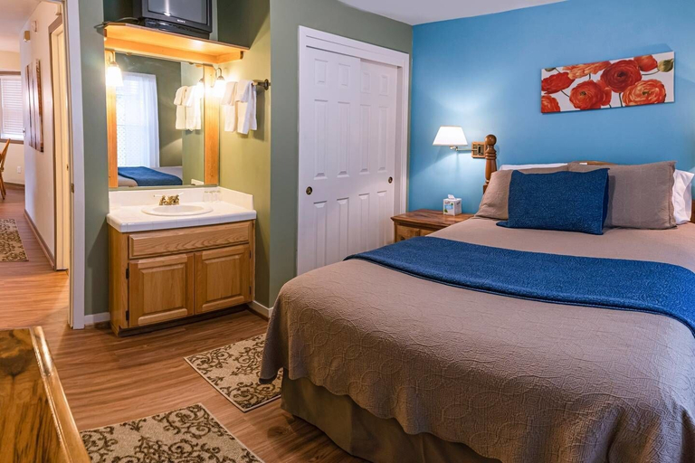Bedroom 3, Oak Lawn Cottage ~ 1.5 Blocks to OSF, Jackson