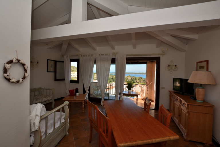 In-room dining, Oleandri 238, Olbia-Tempio