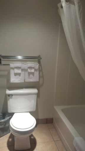 Bathroom 4, Super 8 Humboldt IA, Humboldt