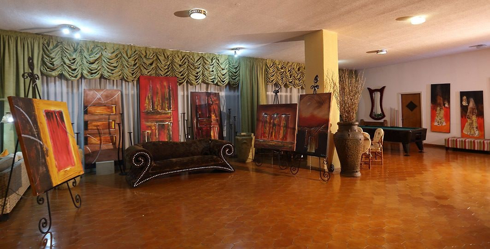 Others 5, Sylva Hotel