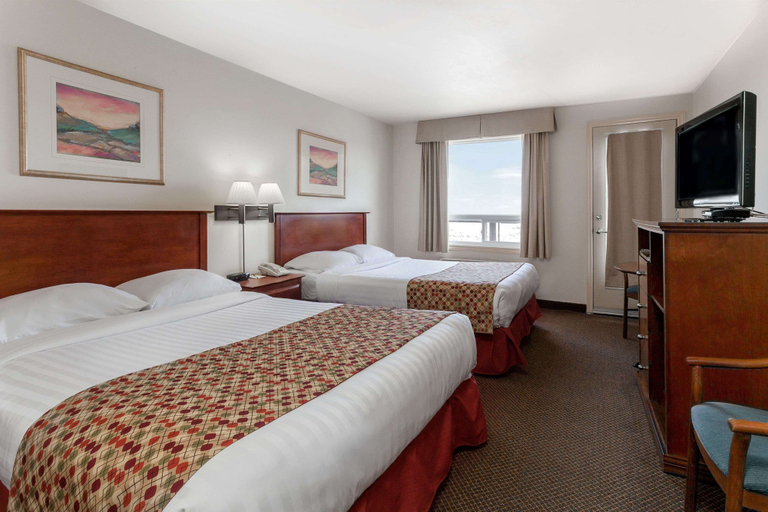 Bedroom 3, Super 8 by Wyndham Caraquet, Gloucester