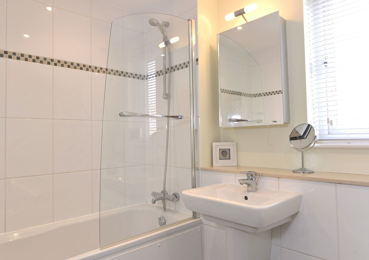 Bathroom, Stagedoor Apartment, East Sussex
