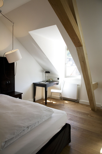 Bedroom 3, Hotel Schwarzwälder Hof, Freiburg im Breisgau