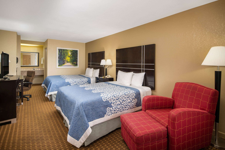 Bedroom 3, Days Inn by Wyndham Thomaston, Upson