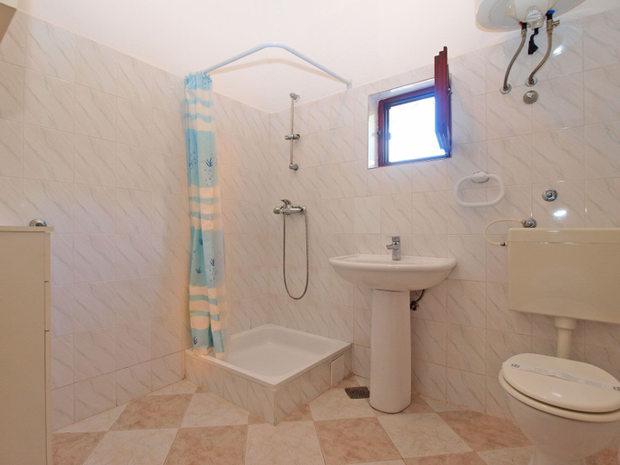 Bathroom, Apartment 539, Medulin