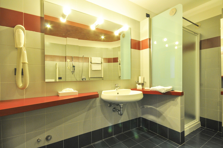 Bathroom 3, Hotel Enrichetta, Brescia