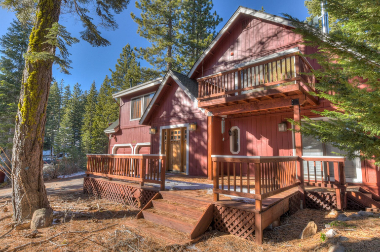 Exterior & Views 2, Queens Peak, Placer