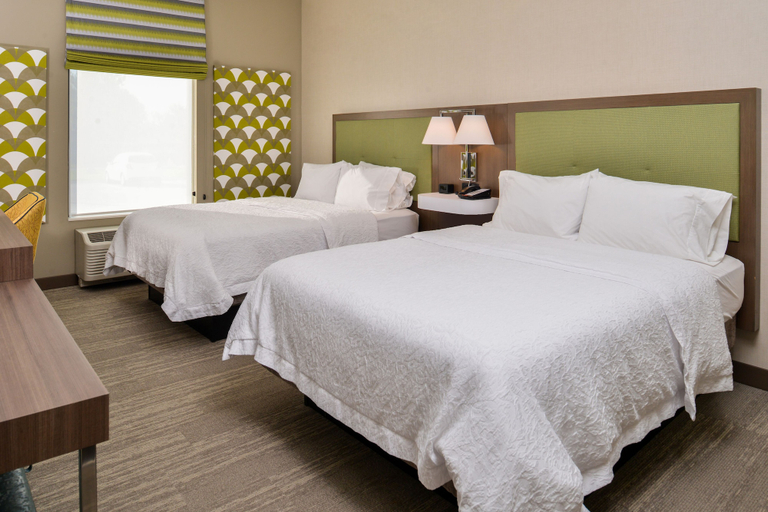 Bedroom 3, Hampton Inn Omaha Airport, Pottawattamie