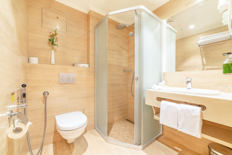 Bathroom 3, Garden Street Hotel, Sankt-Peterburg gorsovet