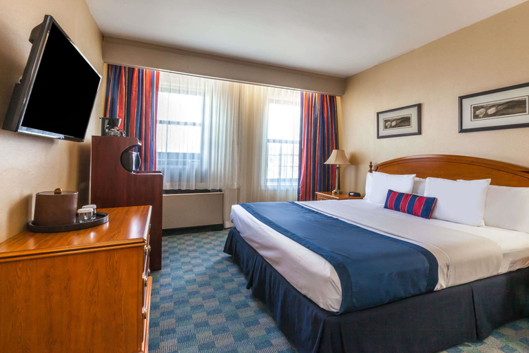 Bedroom 3, Ramada by Wyndham Jersey City, Jersey City