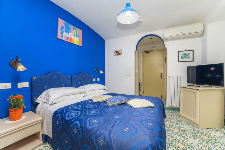 Bedroom 3, Hotel Bonadies, Salerno