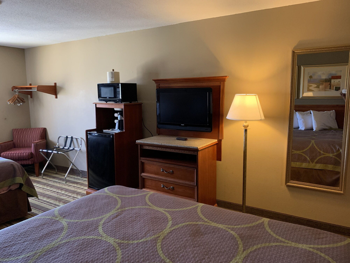 Others 5, Super 8 by Wyndham Tilton/Lake Winnipesaukee, Belknap