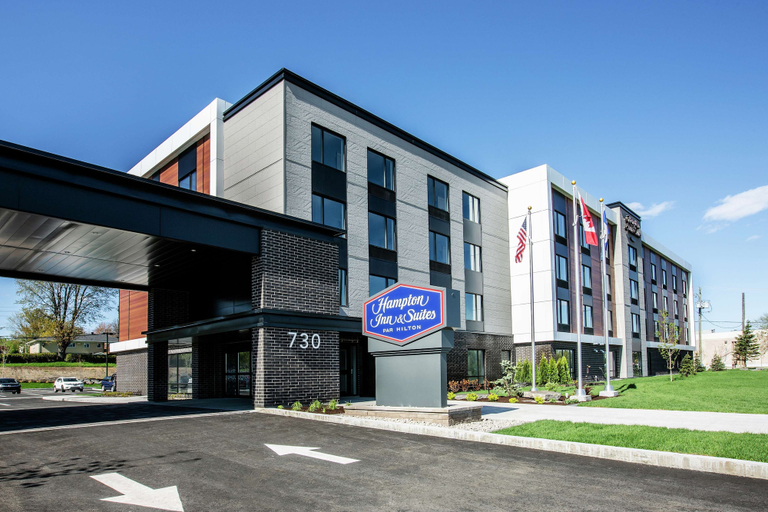 Exterior & Views 2, Hampton Inn & Suites by Hilton Quebec City Beauport, Communauté-Urbaine-de-Québec