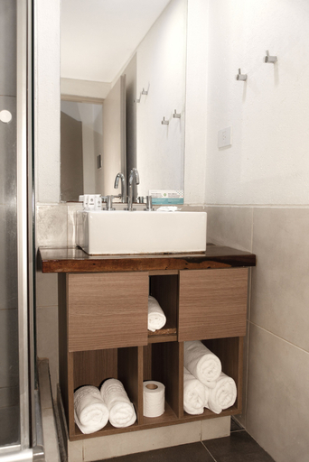 Bathroom 4, Viva Suites Pilar, Pilar