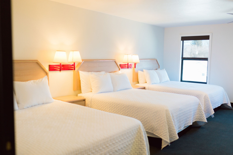Bedroom 4, Two Sunsets Hotel, Garfield