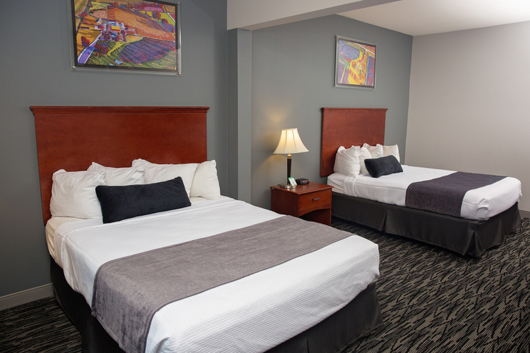 Bedroom 3, Parke Regency Hotel & Conf Ctr, McLean