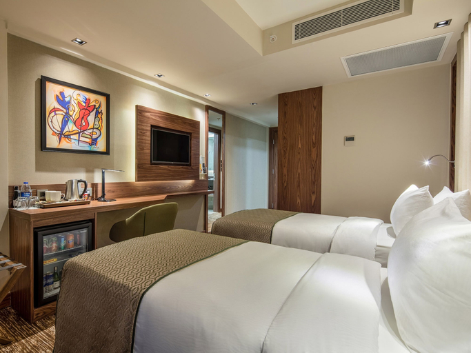 Bedroom 3, Holiday Inn ANTALYA - LARA by IHG, Antalya