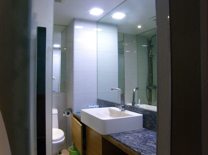 Bathroom 4, D Day Resotel Pattaya, Pattaya