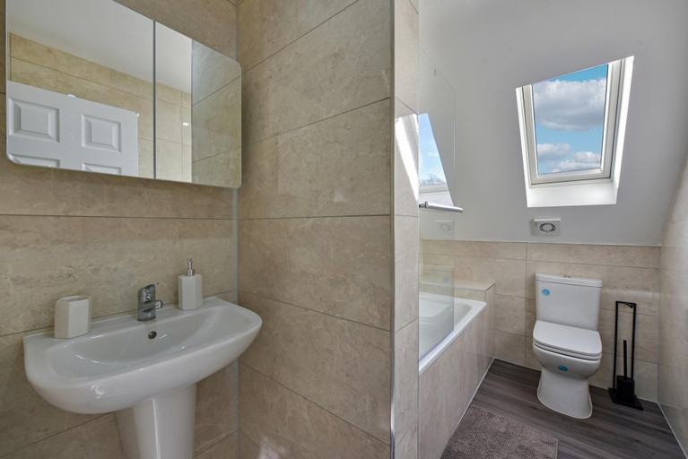 Bathroom 3, Deanway Serviced Apt Chalfont St Giles, Buckinghamshire