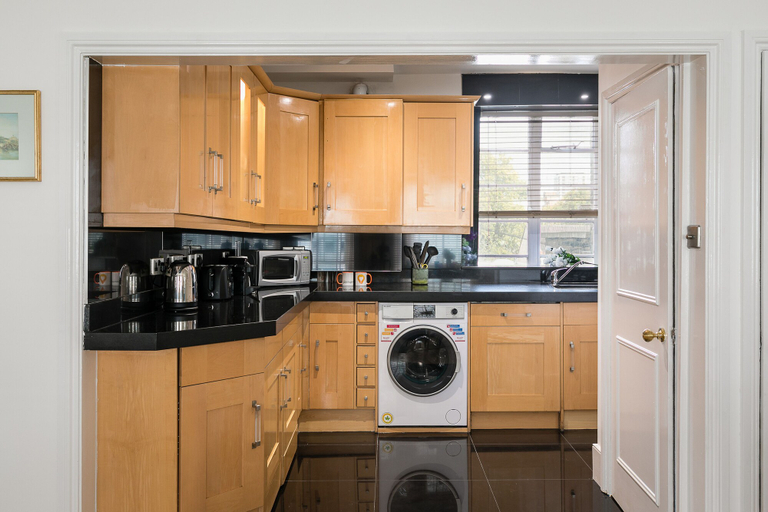 Others 4, 3-bedroom Apartment Lancaster Gate, London